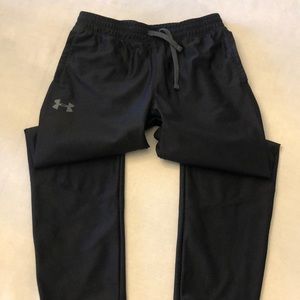 Under Armour youth Large but runs more like youth medium